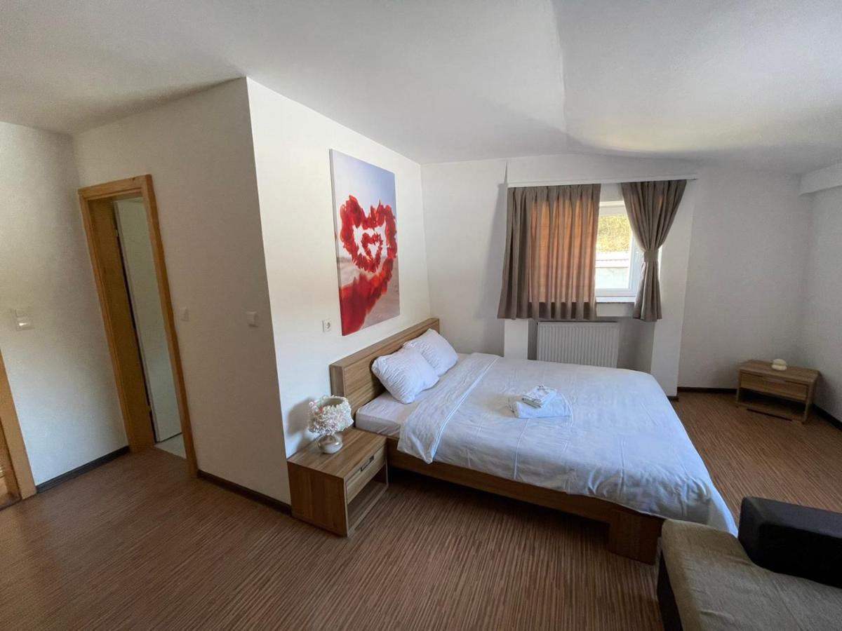 Motel "Kula" Cazin Exteriér fotografie