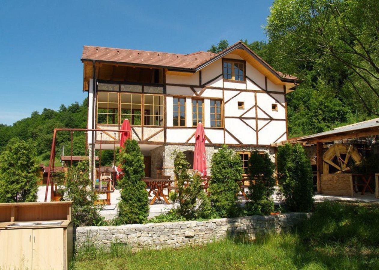 Motel "Kula" Cazin Exteriér fotografie