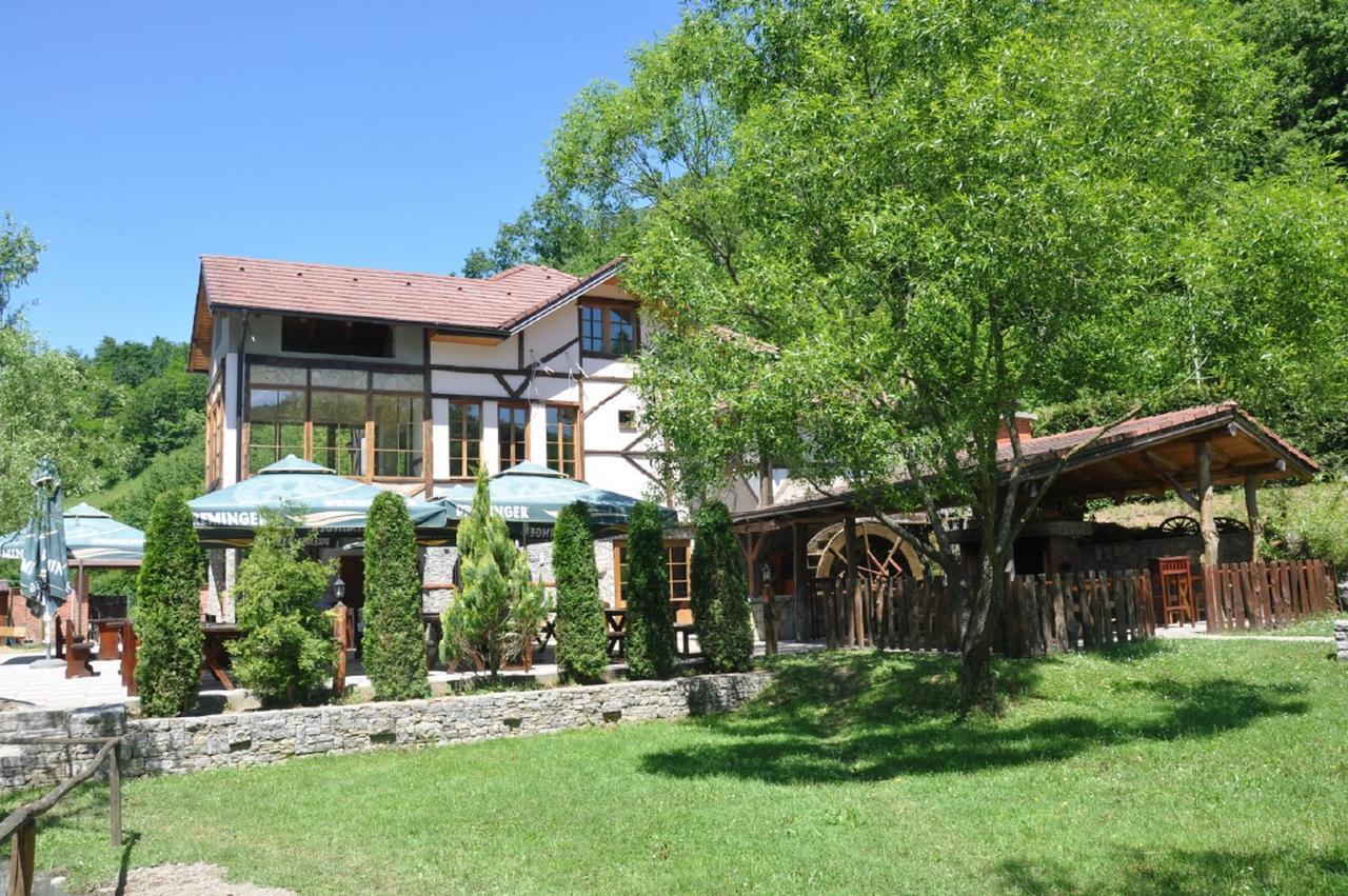 Motel "Kula" Cazin Exteriér fotografie