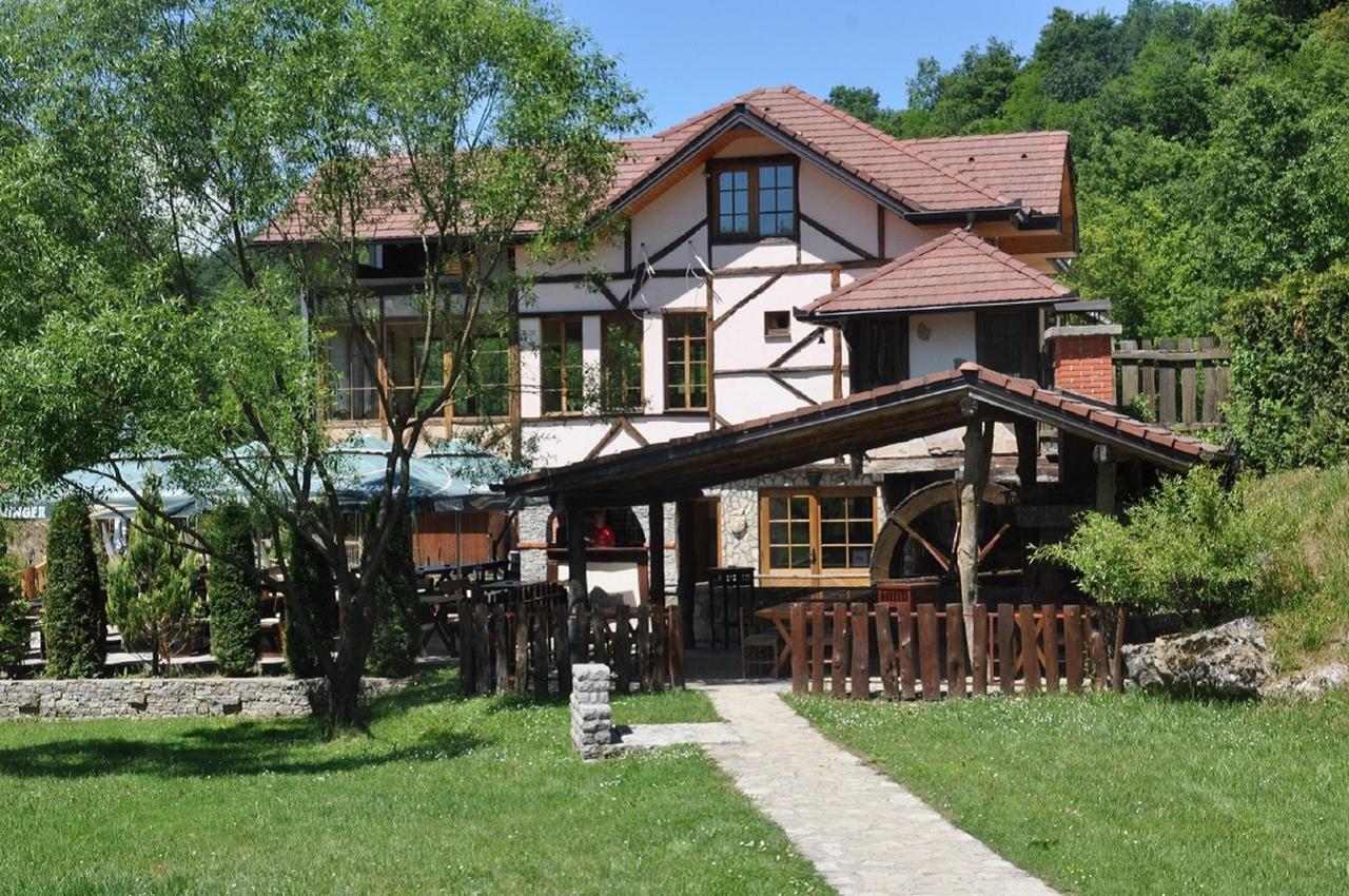 Motel "Kula" Cazin Exteriér fotografie